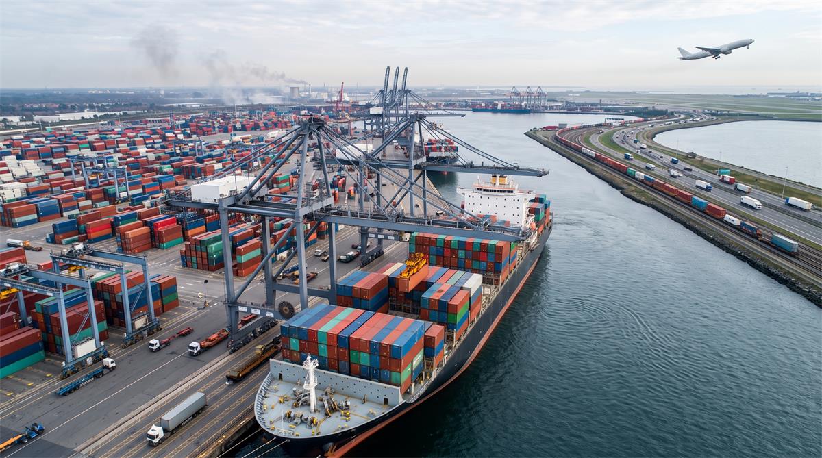 Global freight forwarding network connecting ocean, air, rail and road transportation, offering importers flexible shipping options.